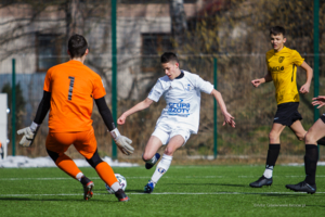 Mecz Centralnej Ligi Juniorów U-15 w piłce nożnej: Unia Tarnów - AP TOP 54 Biała Podlaska